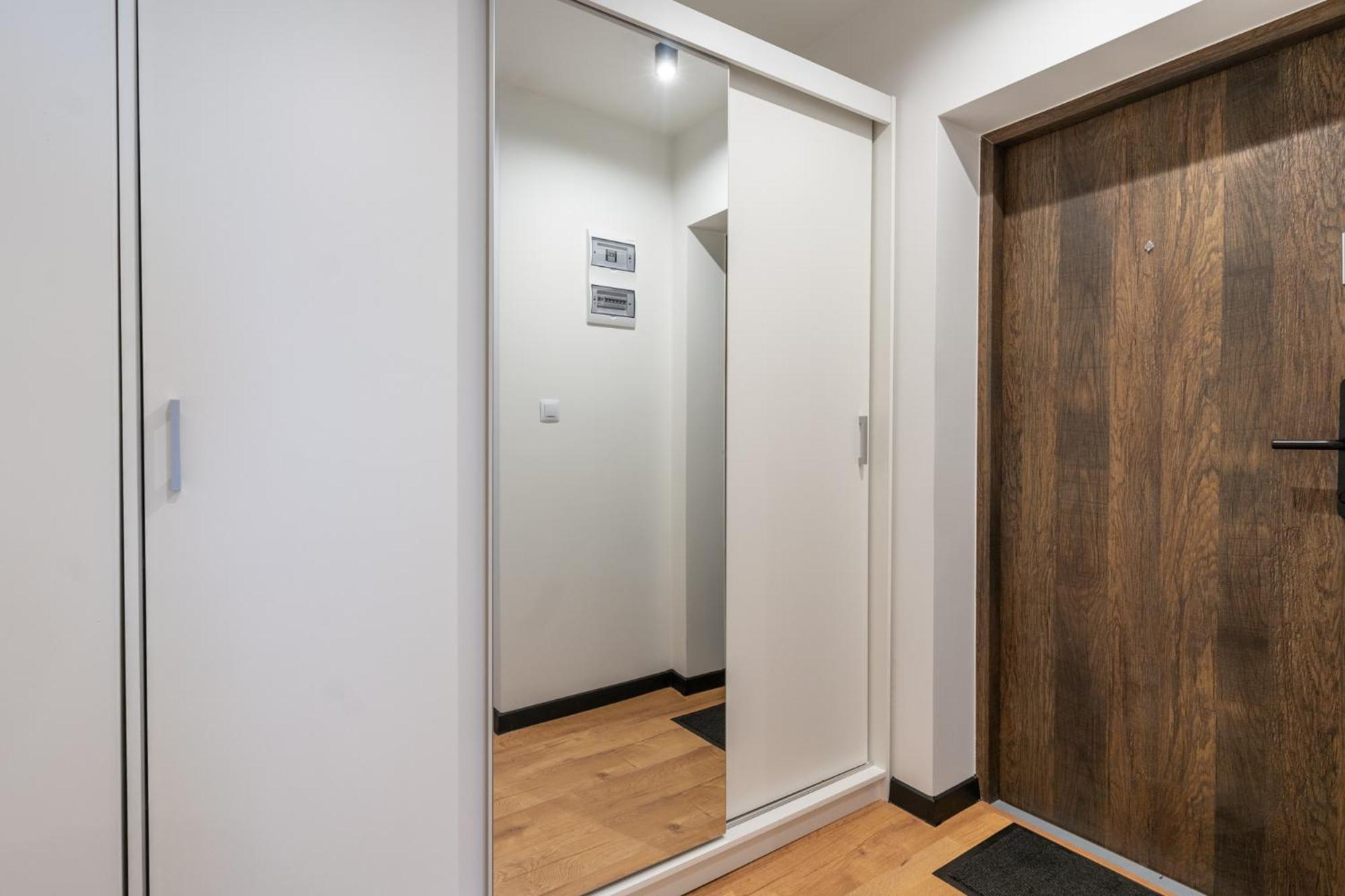Apartment Centre *